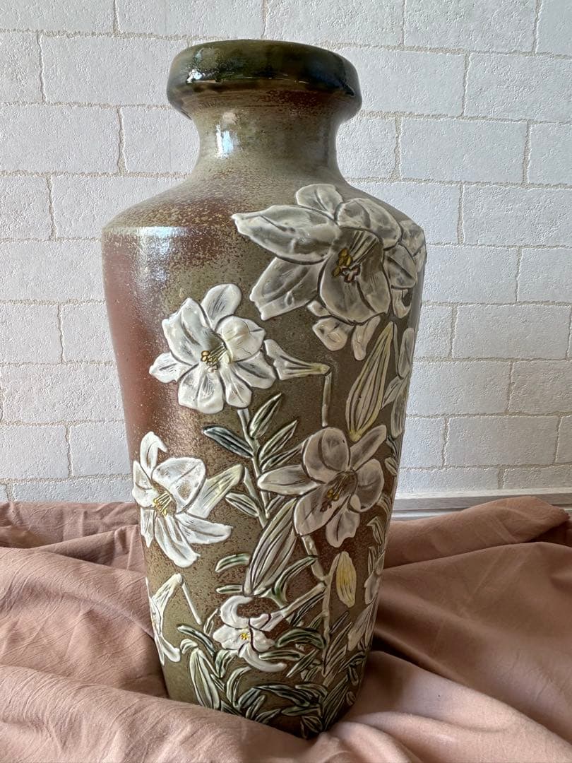 金城　百合文壺　沖縄　金城陶器所　骨董　花器　金城博美