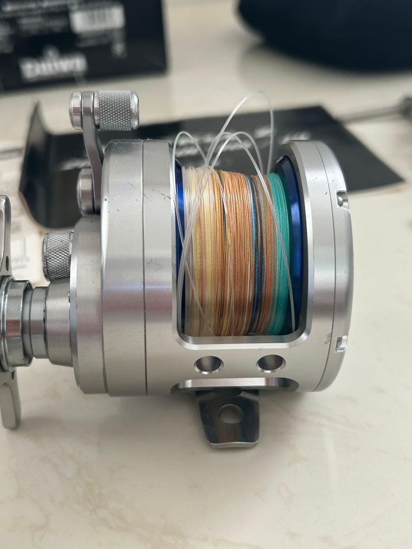 ダイワ　SALTIGA Daiwa Z-30ベイトリール　純正ハンドル付き