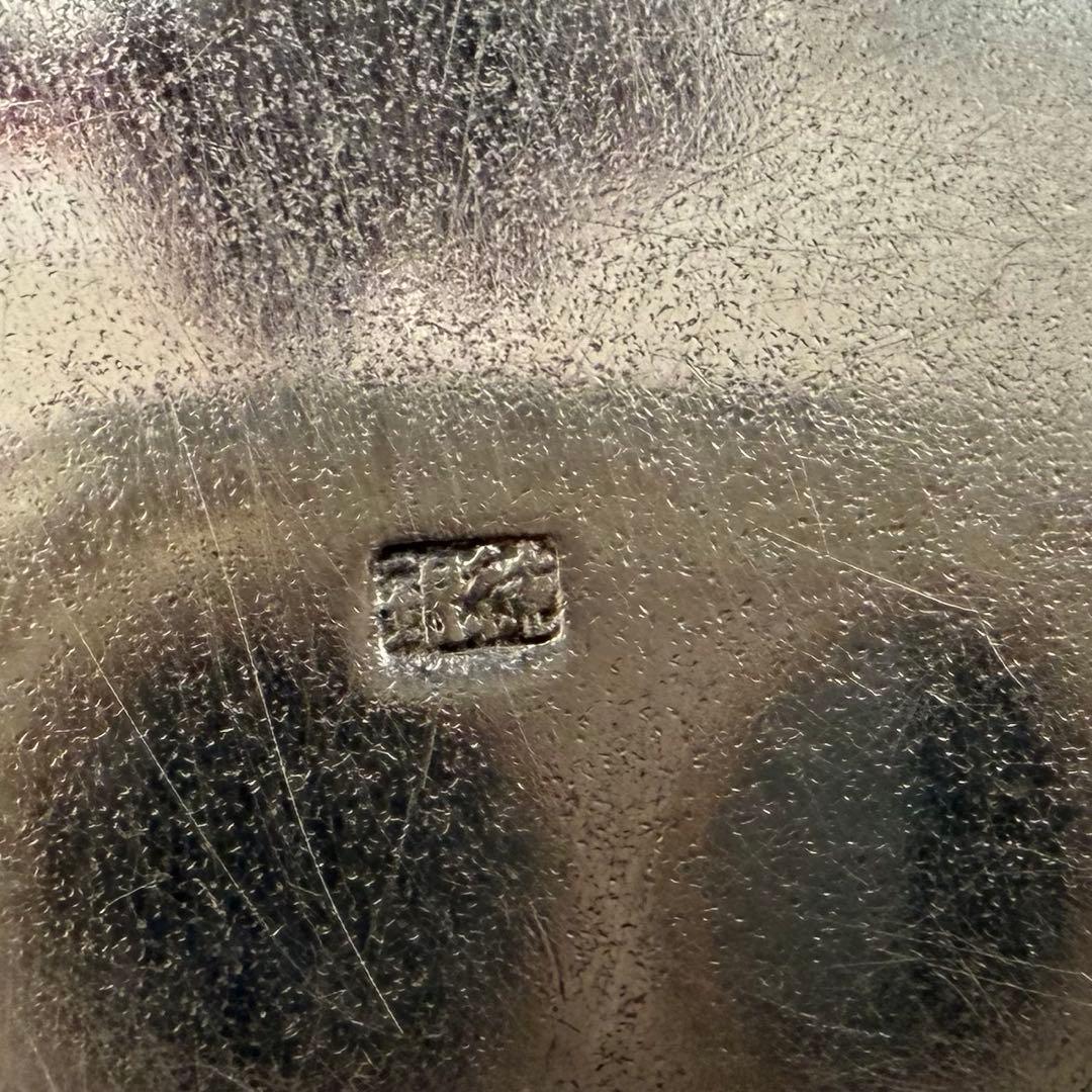 アンティーク銀器純銀マッチ入れ　鎚目に菊模様の彫り