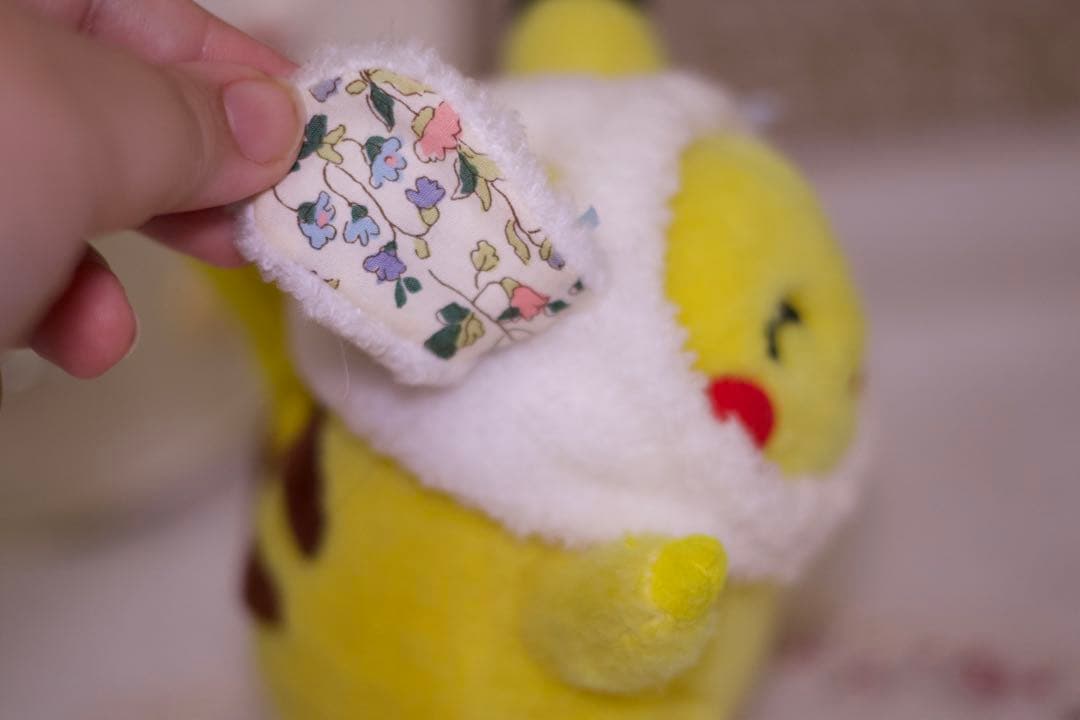 【お洋服のみ】初期ピカチュウ用 うさ耳帽子 いちごのワンピース