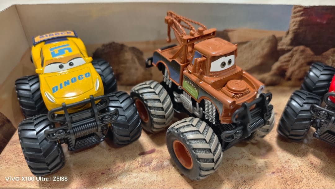 【激安】 カーズ モンスタートラック ミニカー　4台セット ラミレス メーター