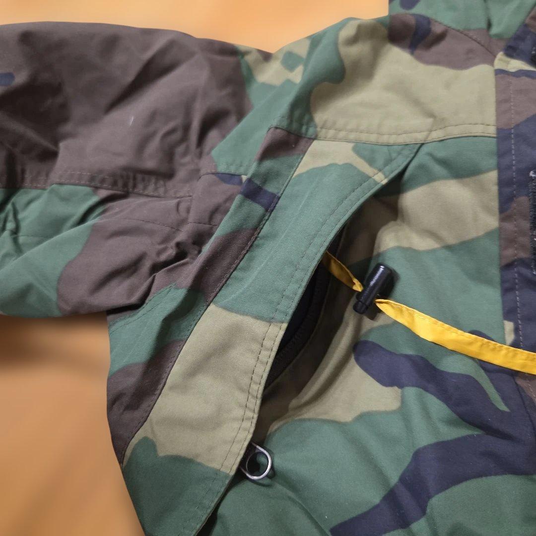 THE NORTH FACE 迷彩柄 子ども用スキーウェア