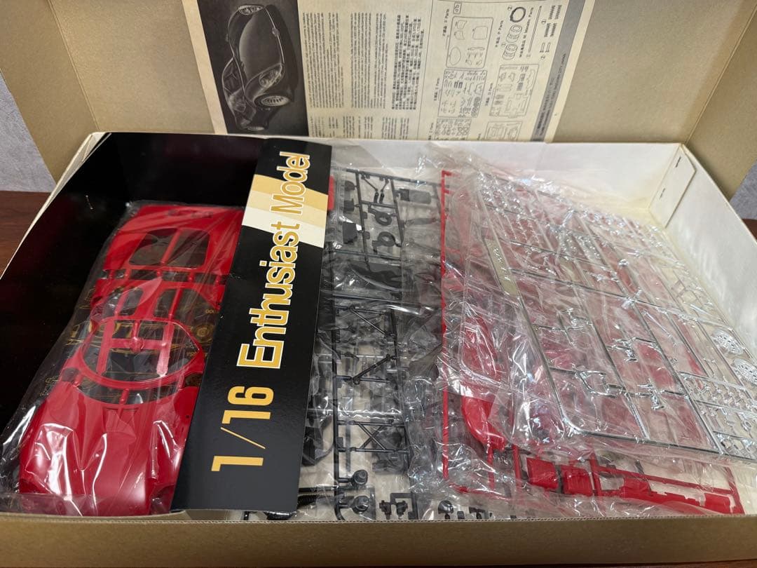 Alfa Romeo ティーポ33 1/16スケール プラモデルキット