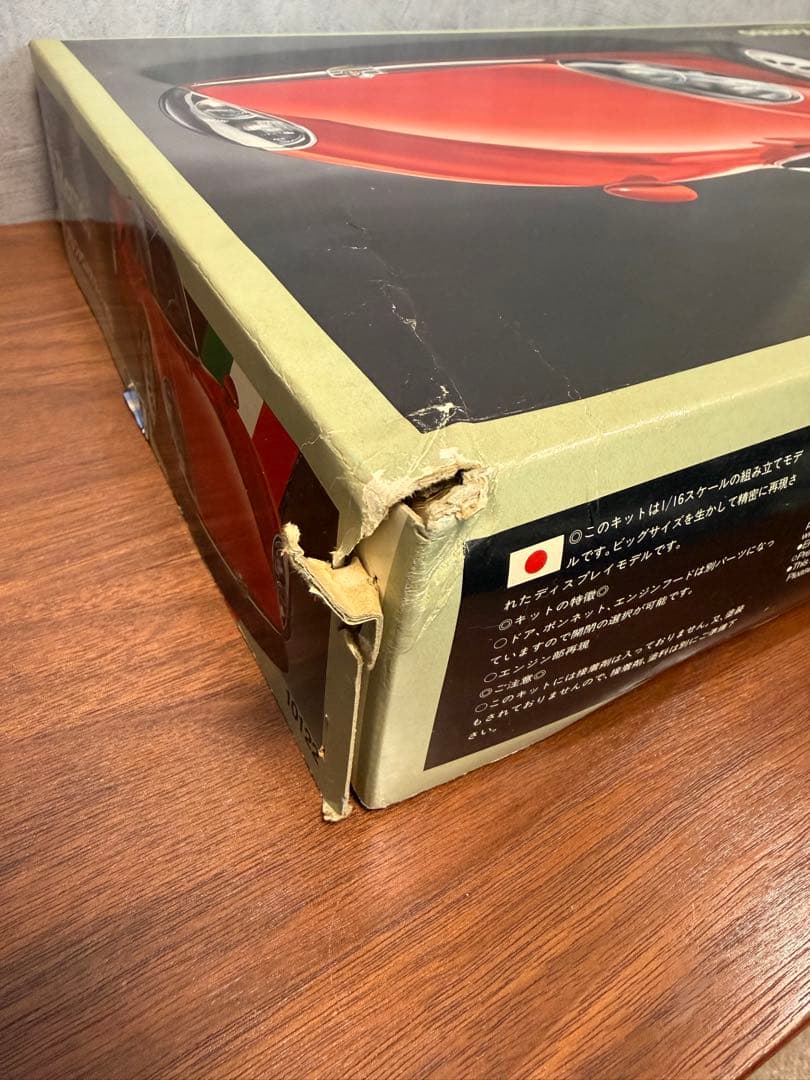 Alfa Romeo ティーポ33 1/16スケール プラモデルキット