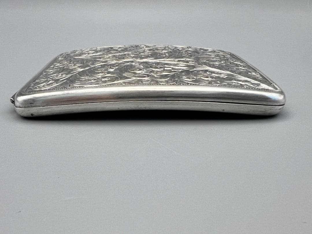 銀製　シガレットケース　唐草文　両面手彫　煙草入れ　タバコケース 　重量125g