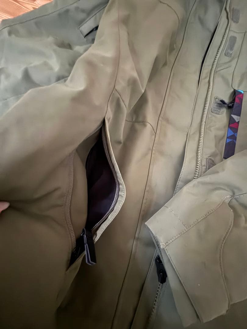 オリーブ色 フード付きスノーボードジャケット