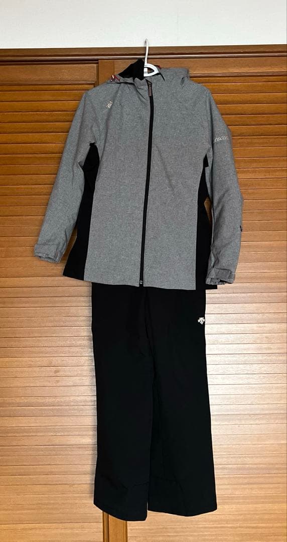 Descente デサント　スキーウェア フード付き 上下セット