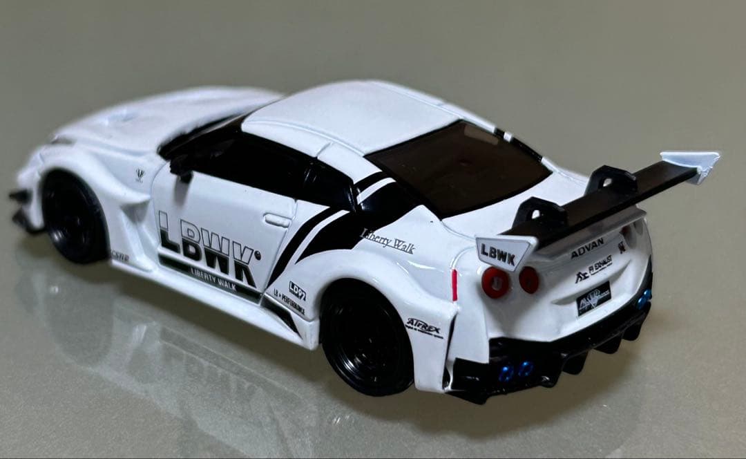 MINIGT 1/64 LBWK ニッサン GT-R R35