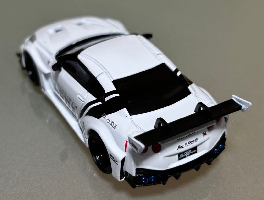 MINIGT 1/64 LBWK ニッサン GT-R R35