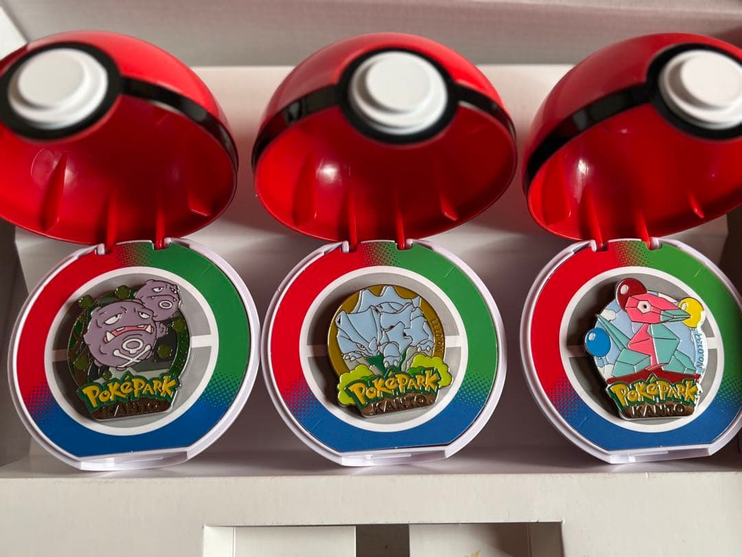 ポケパークカントーピンズ10個とプレミアムボール、シール、研究ノート、プァイル