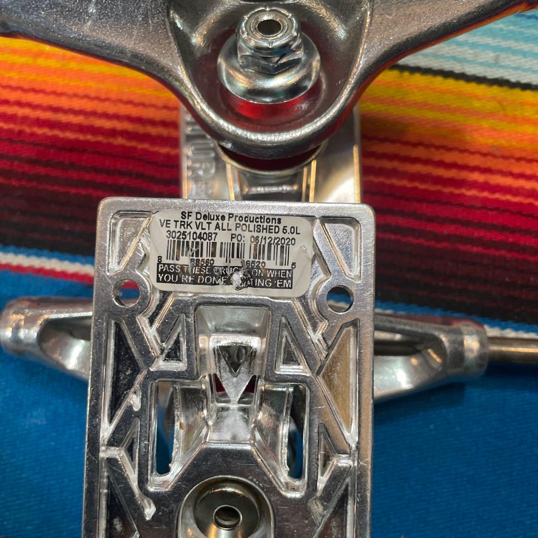 ベンチャーventureスケボートラック　5.0LOW 軽量モデル