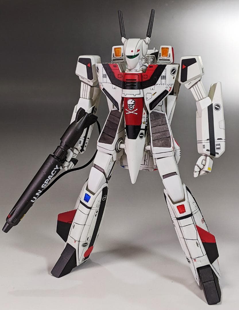 プラモデル　ハセガワ　1/72 VF-1S バトロイドバルキリー　組立塗装済