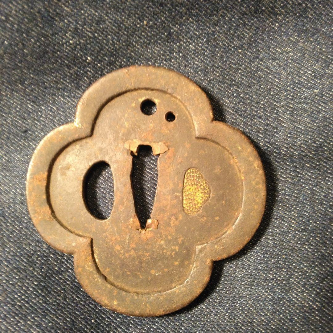 古い刀の花形 鉄製 鍔(つば) 骨董　刀　文鎮