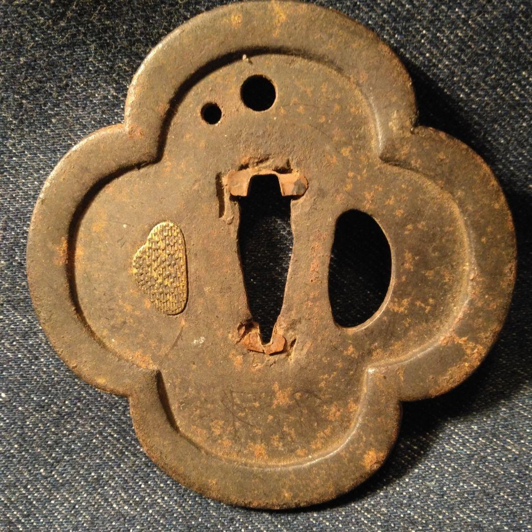 古い刀の花形 鉄製 鍔(つば) 骨董　刀　文鎮