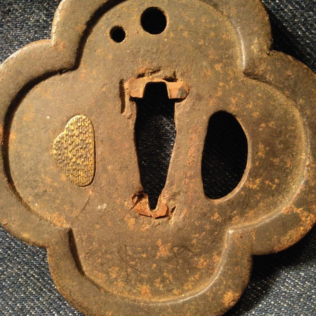 古い刀の花形 鉄製 鍔(つば) 骨董　刀　文鎮