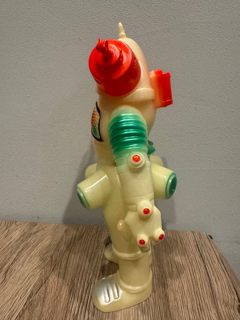 ブルマァクの怪獣シリーズ ウルトラセブン キングジョー蓄光版