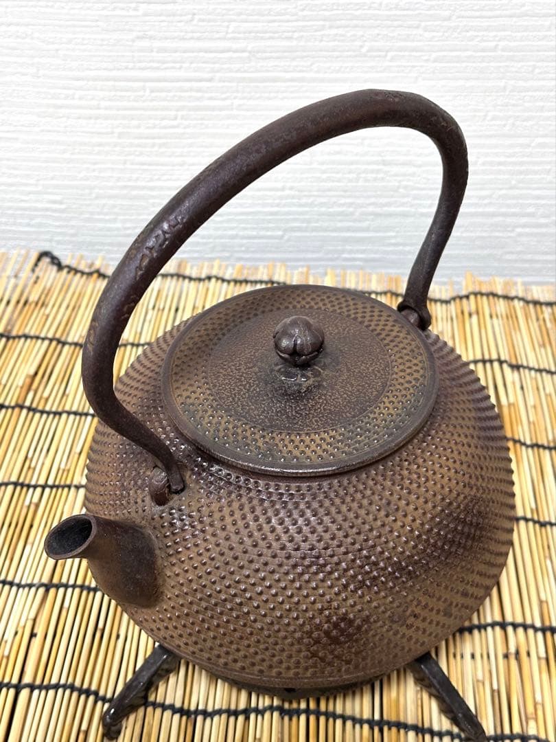 未使用品、栞付　南部徳秀　佐藤 徳秀造 南部形アラレ　南部鉄瓶　南部鉄器