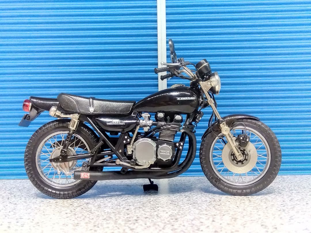 ミニカー1/18 マルサン鉄馬 KAWASAKI ZⅡ カスタム 黒豆仕様