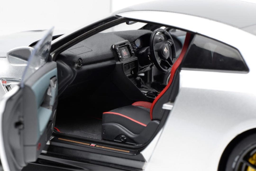 モーターヘリックス GT-R R35 トラックエディション　シルバー　1/18