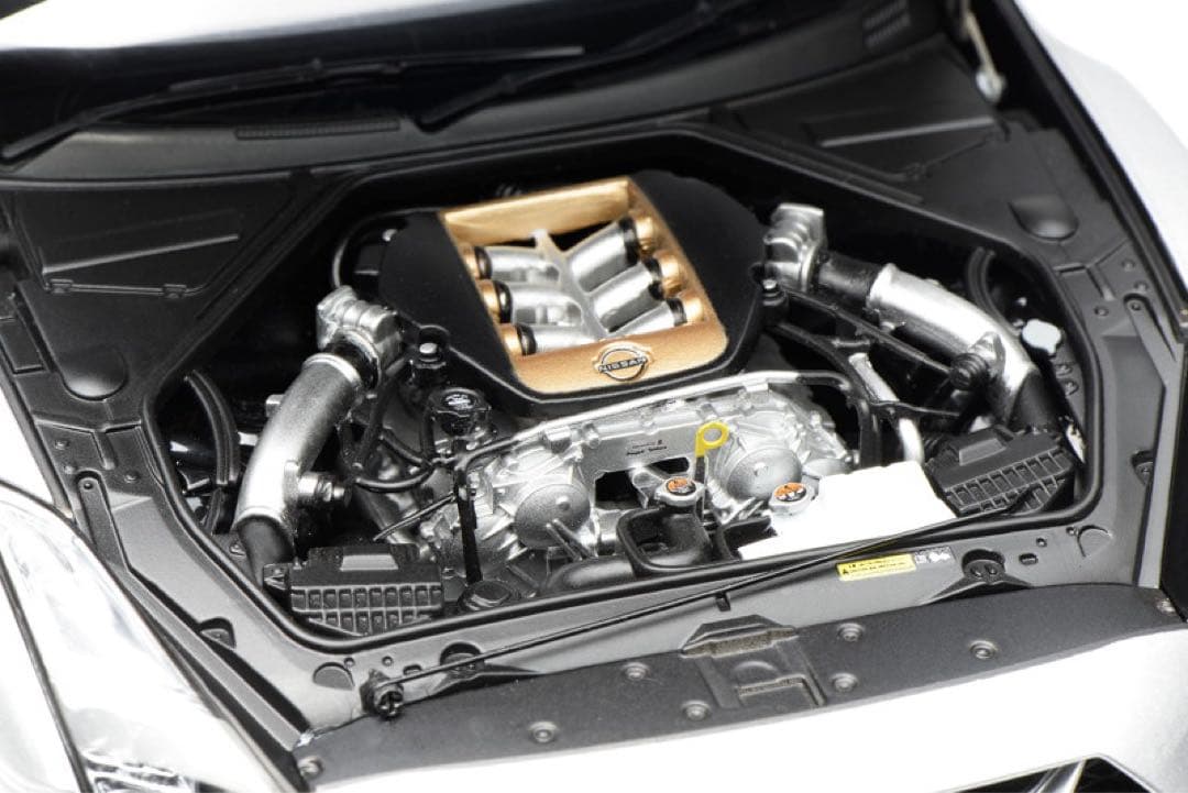 モーターヘリックス GT-R R35 トラックエディション　シルバー　1/18