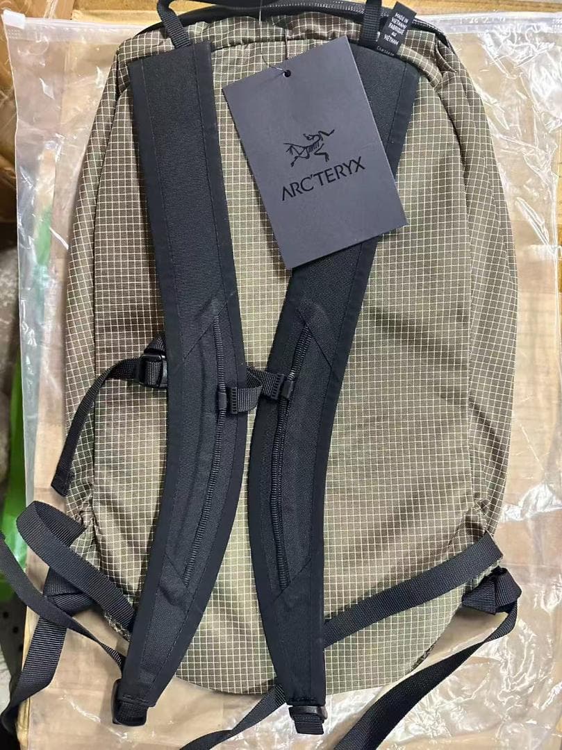 タグ付きARC'TERYX KONSEALS バックパック ブラウン・チェック柄