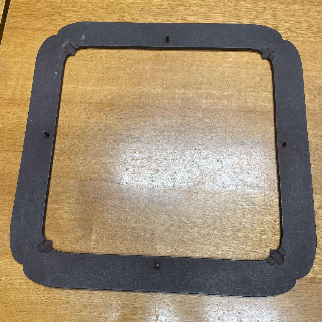 松竹梅鶴と亀の茶道具、炉縁　鉄製