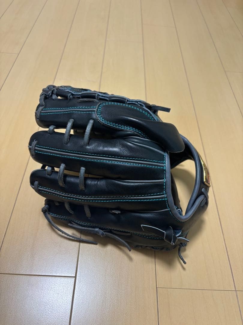 ゼット硬式投手用グローブ山崎伊織モデル