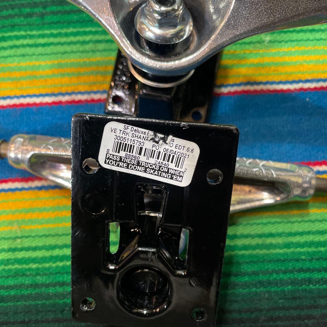 Venture Truck 5.6インチ シルバー/ブラック