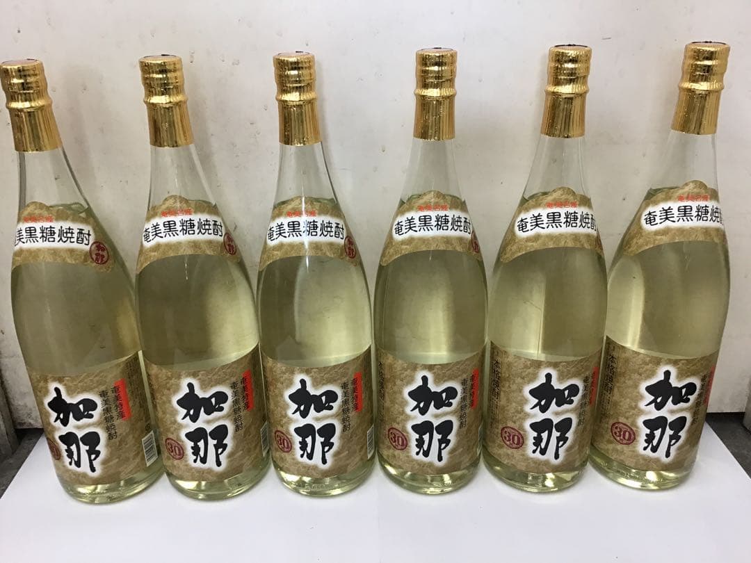 【奄美黒糖焼酎】 ★★ 加那 ★★ １．８L　３０度　１ケース （６本入)