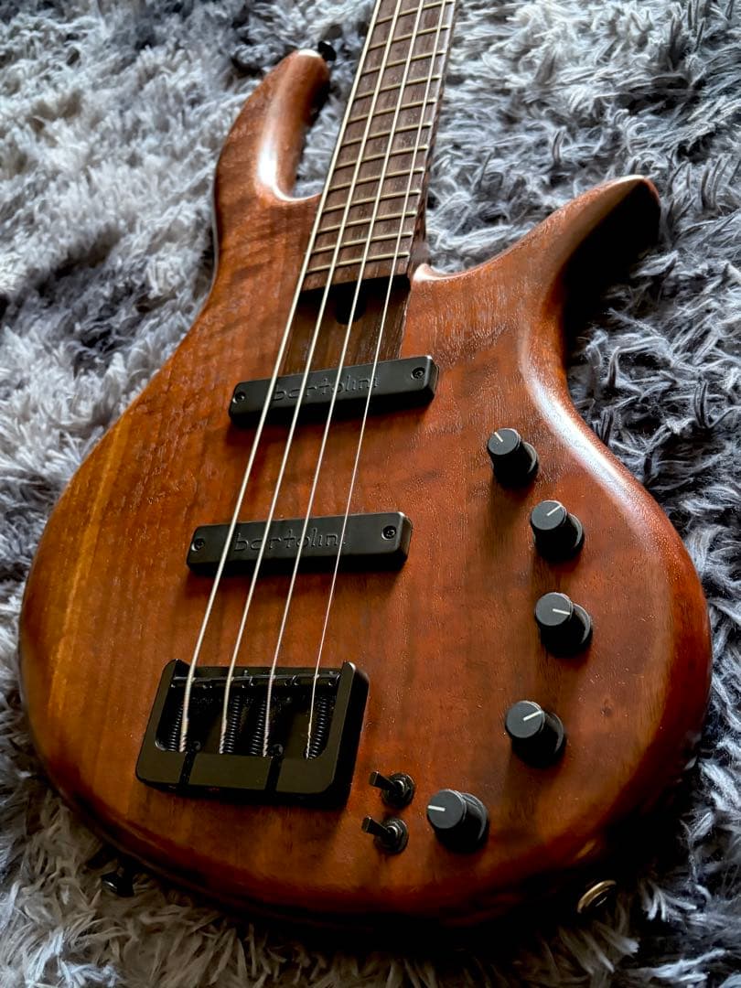 ベース Elrick Gold Series Revolution 4