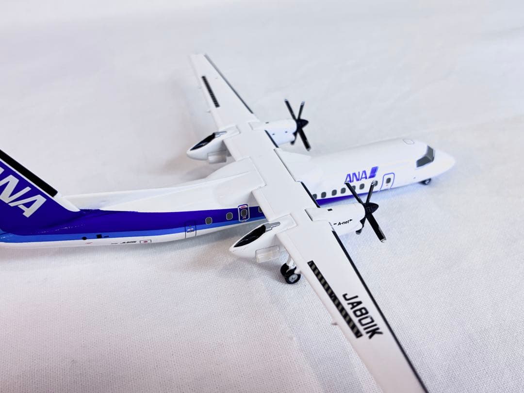 ANA DHC-8-300型 JA801K ボンバルディア 1:200・Q300