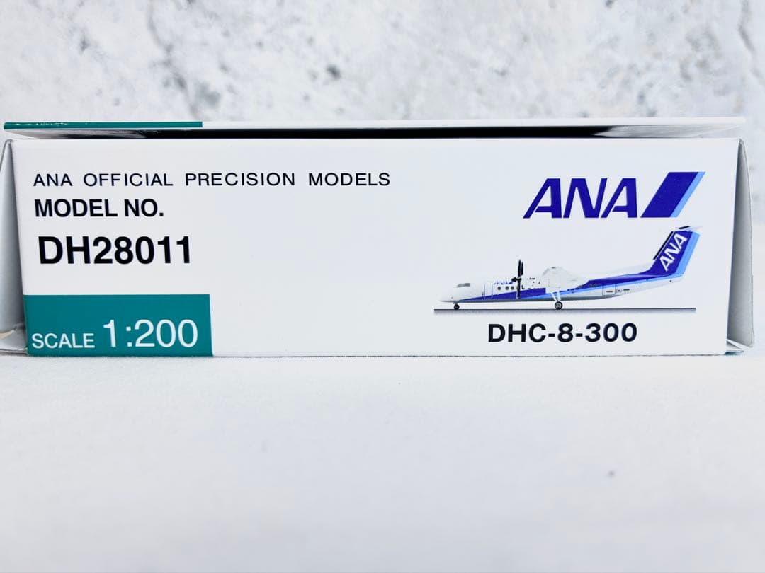 ANA DHC-8-300型 JA801K ボンバルディア 1:200・Q300