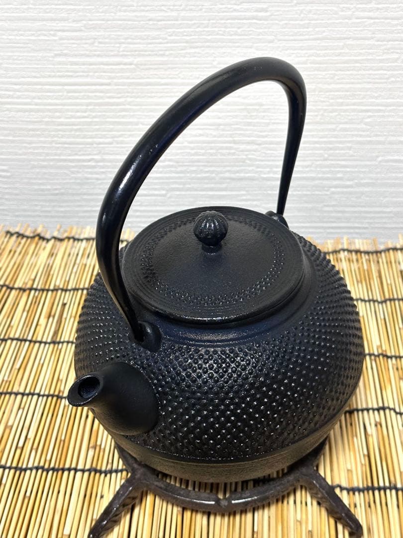 未使用品、供箱、タグ付　南部池永造　１５型福禄アラレ　南部鉄瓶　南部鉄器　鉄瓶