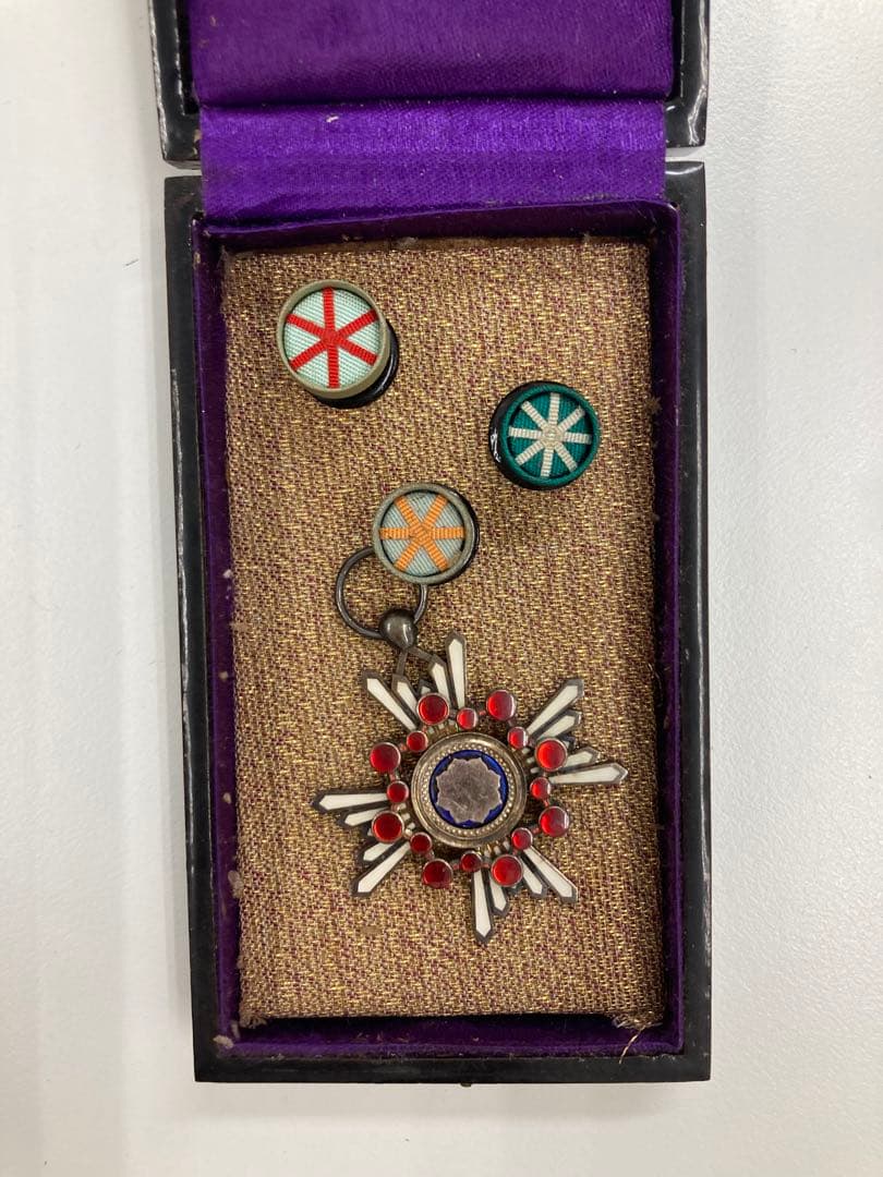 勲五等双光旭日章　勲六等瑞宝　満州事変 従軍記章　那事変従軍記章　勲章