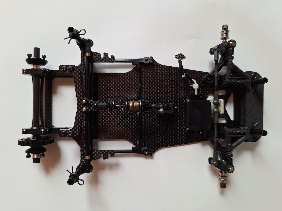 M300FX4　カーボンシャーシ　ボールデフ仕様　スポンジタイヤ付