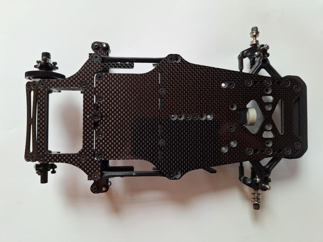 M300FX4　カーボンシャーシ　ボールデフ仕様　スポンジタイヤ付