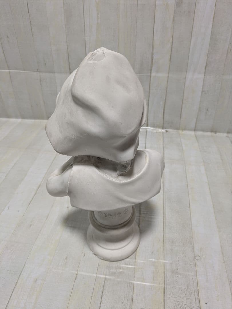 石膏オブジェ女性　湯浴みするヴィーナス像　微笑む少女の胸像