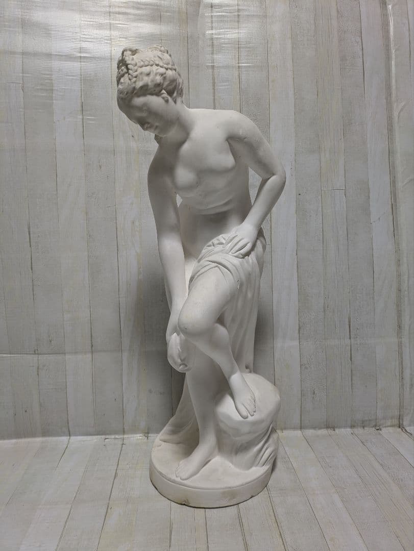 石膏オブジェ女性　湯浴みするヴィーナス像　微笑む少女の胸像