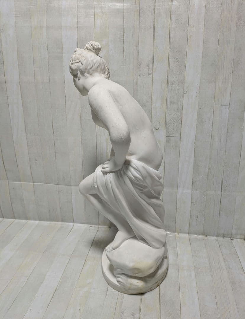 石膏オブジェ女性　湯浴みするヴィーナス像　微笑む少女の胸像