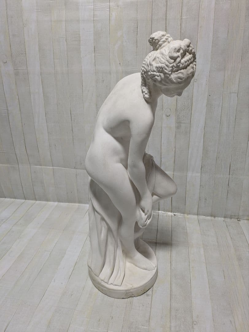 石膏オブジェ女性　湯浴みするヴィーナス像　微笑む少女の胸像