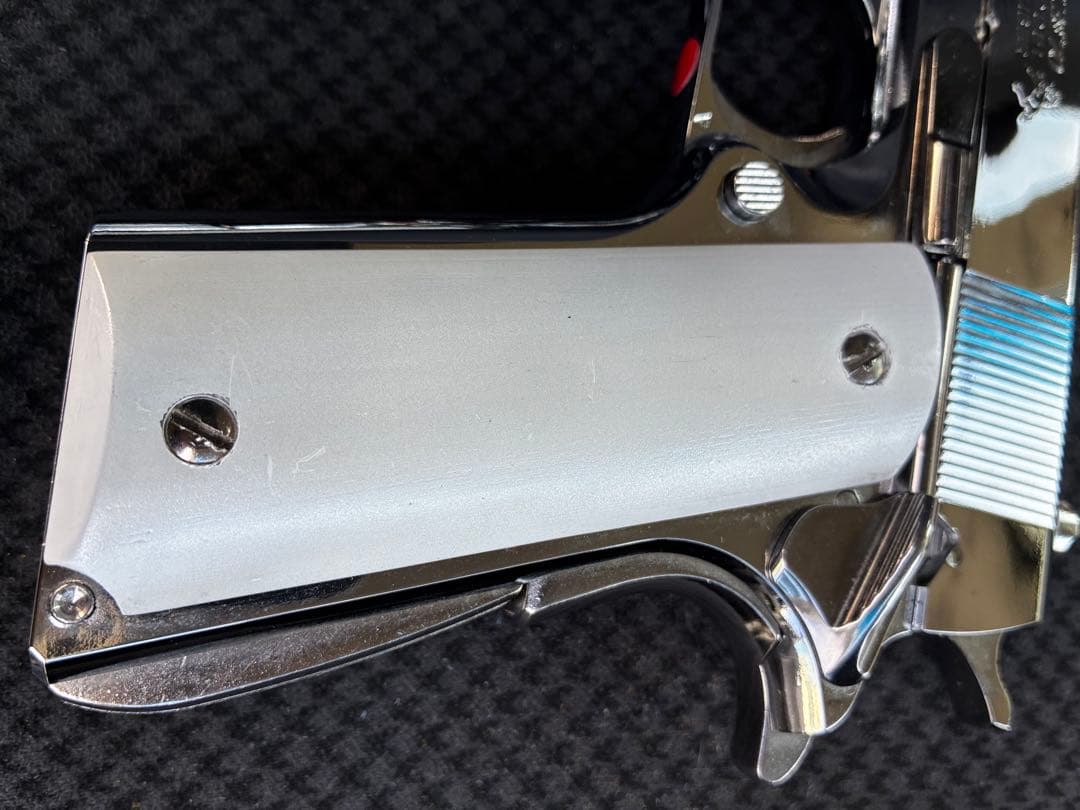 1911 ガバメント　ニッケルフィニッシュ　エアガン ケース付き ガスガン