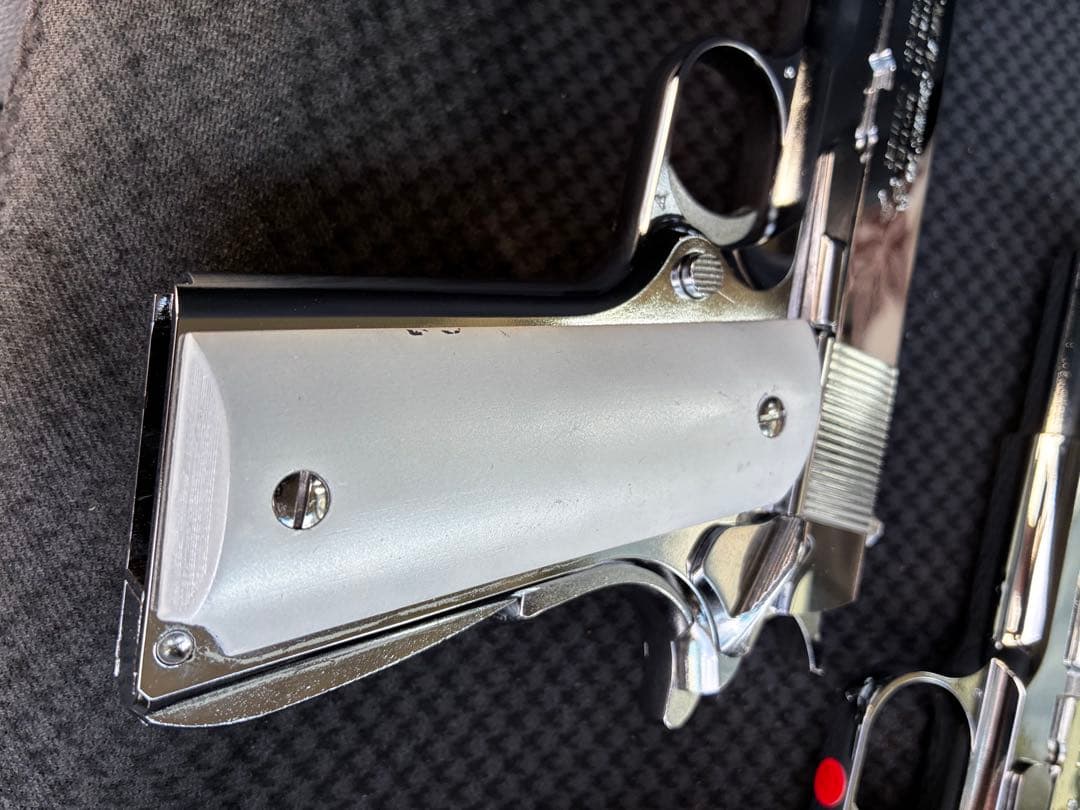 1911 ガバメント　ニッケルフィニッシュ　エアガン ケース付き ガスガン