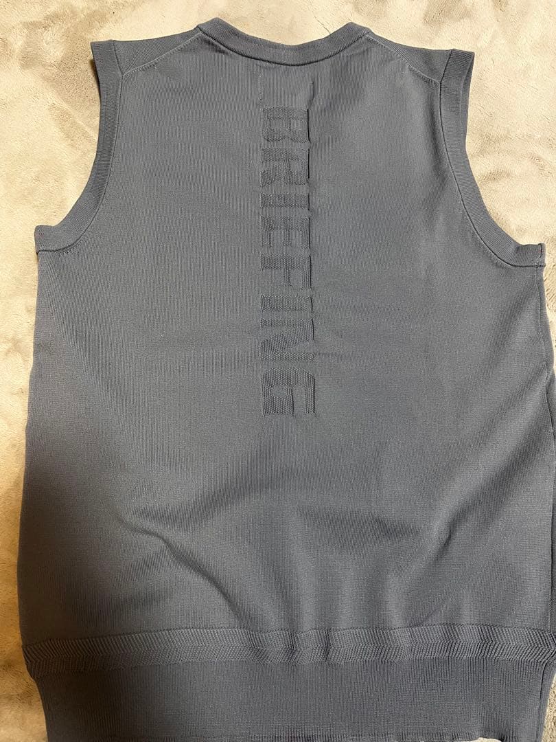 ひ*が様 BRIEFING GOLF 3Dロゴ ストレッチニットベスト（グレー／