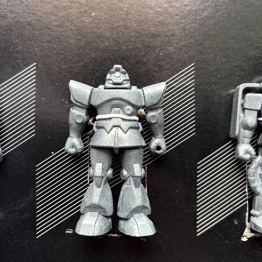 クローバー社　機動戦士ガンダム シャア専用ザク、ドム、ザクの 3体セット