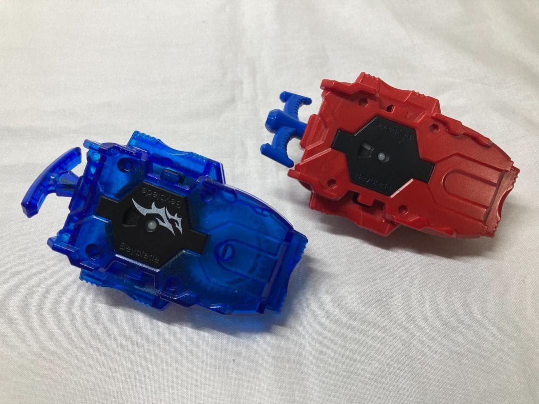 ベイブレードバーストまとめ売り　スタジアム+ベイ27個＋ランチャー6個＋グリップ