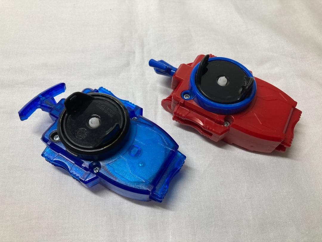 ベイブレードバーストまとめ売り　スタジアム+ベイ27個＋ランチャー6個＋グリップ