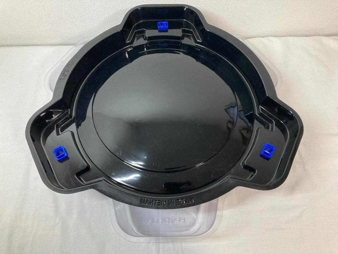 ベイブレードバーストまとめ売り　スタジアム+ベイ27個＋ランチャー6個＋グリップ