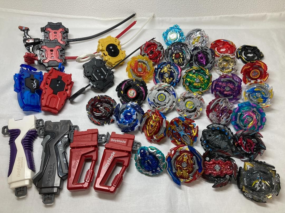 ベイブレードバーストまとめ売り　スタジアム+ベイ27個＋ランチャー6個＋グリップ