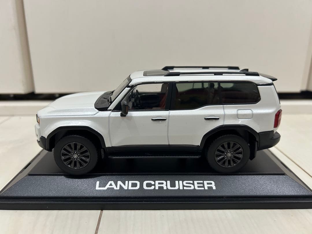 希少 トヨタ ランドクルーザー 250 1/30 カラーサンプル ホワイト