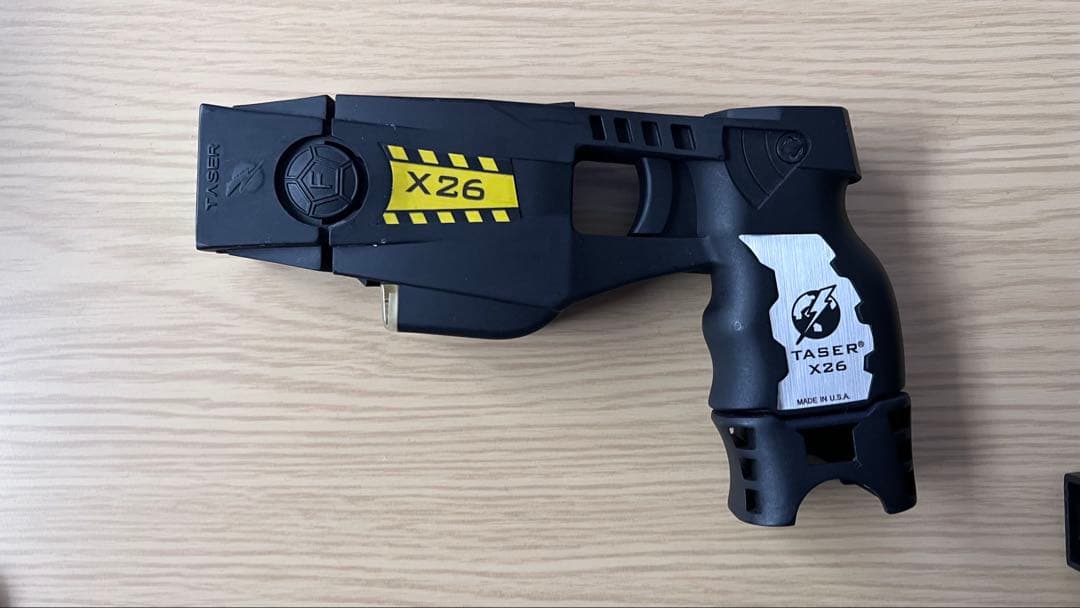 Small Monster製 TASER X26 ホルスター付き